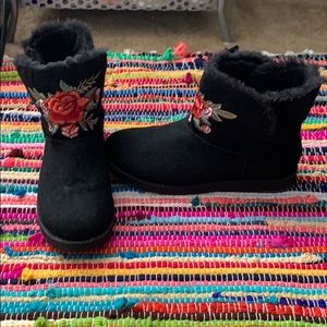 Black short boots size 8.5 in women’s